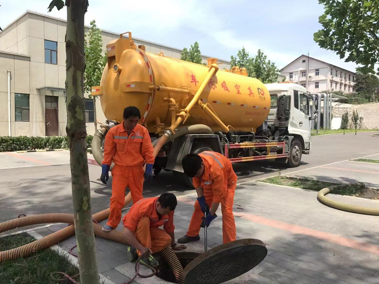 玉溪化粪池清理与5-8吨吸粪车施工效率分析